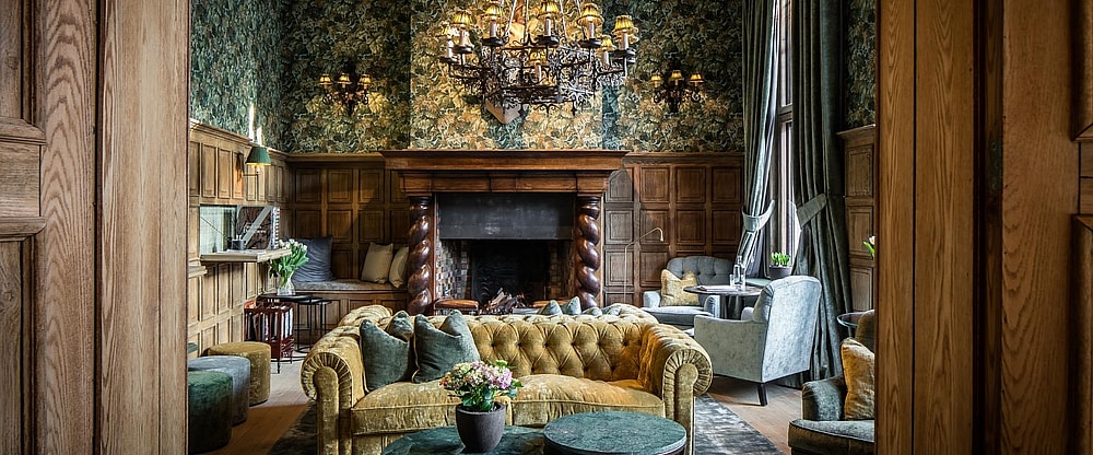 Hotel de Orangerie Lobby 1920 x 800 pixels.jpg