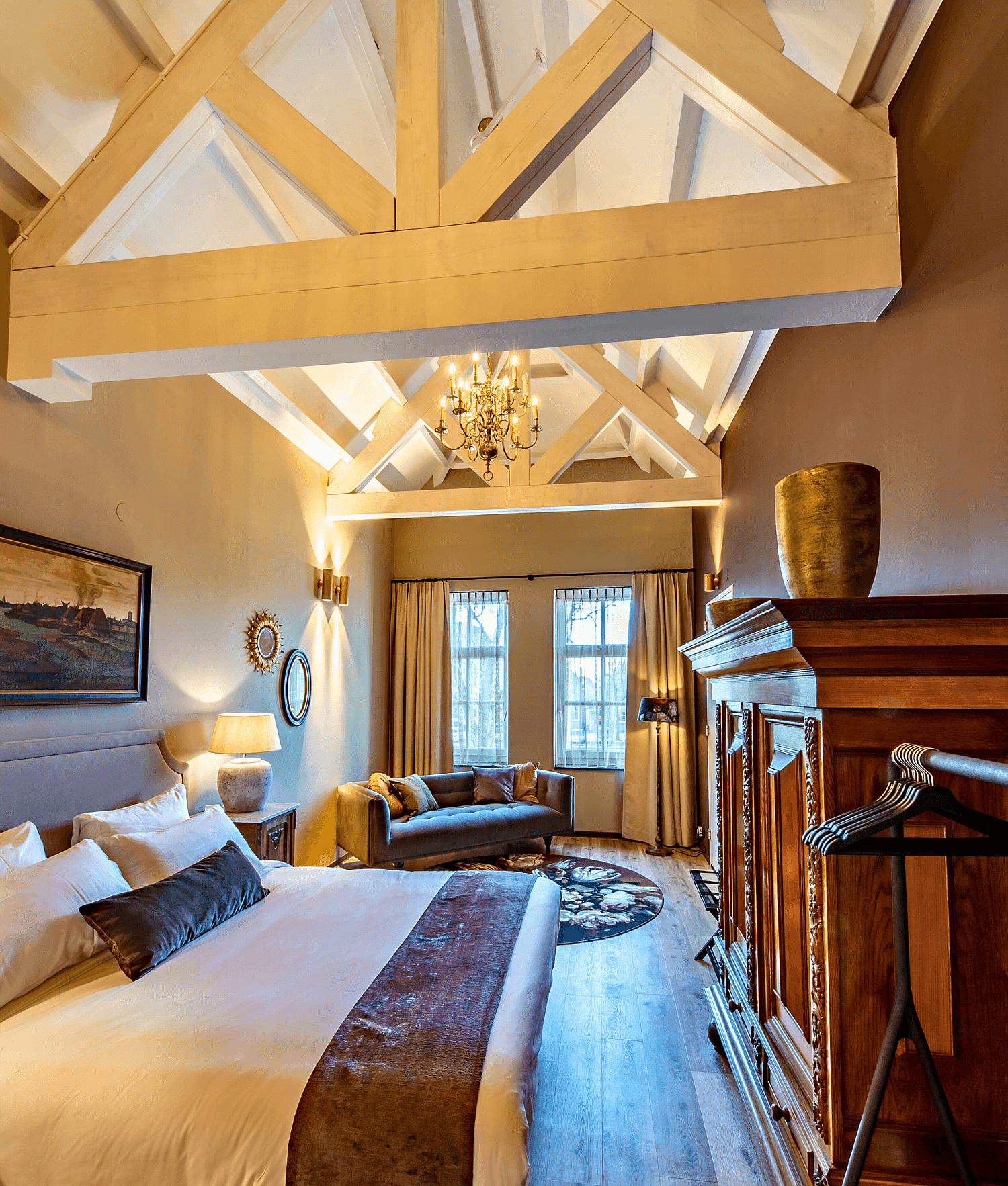 1 Boutique Hotel Mondragon Crops Website 540 x 636.png