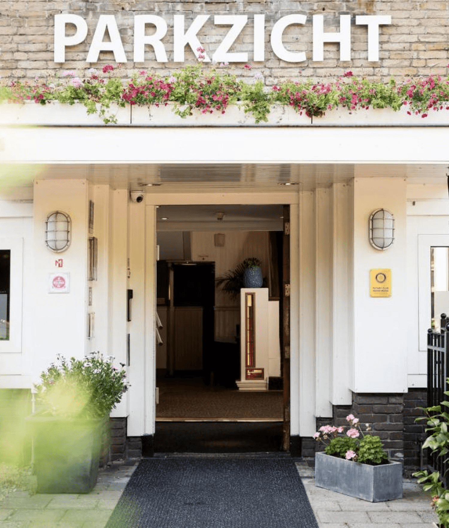 1 Hotel Parkzicht Eindhoven   Crops Website  540 x 636.png