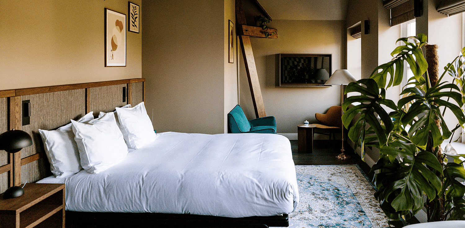 3 Hotel Ryder Crops Header Website.png