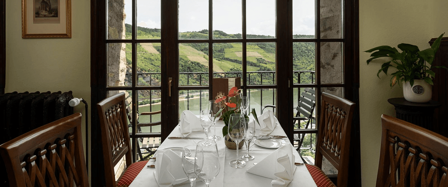 Auf Schonburg bistro .png