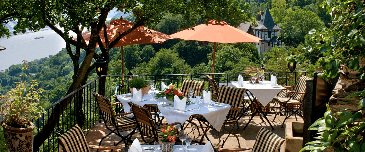 Auf Schonburg terras 1.png