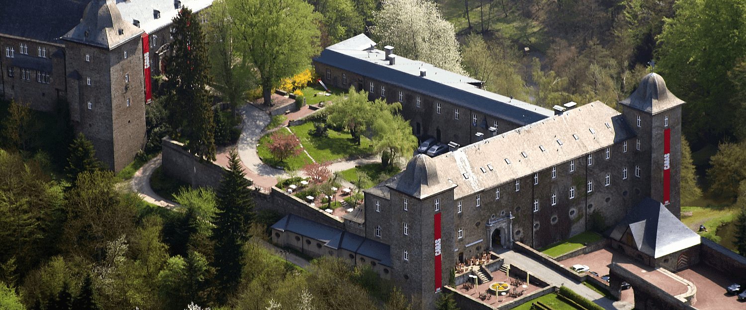 Burghotel Schnellenberg buiten 2.png
