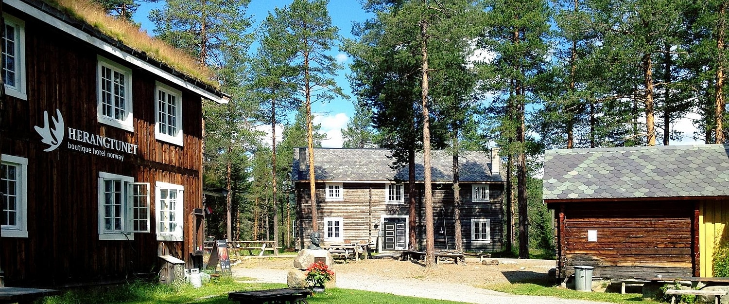 Herangtunet Buitenaanzicht Zomer 1920 x 800 pixels (2).jpg