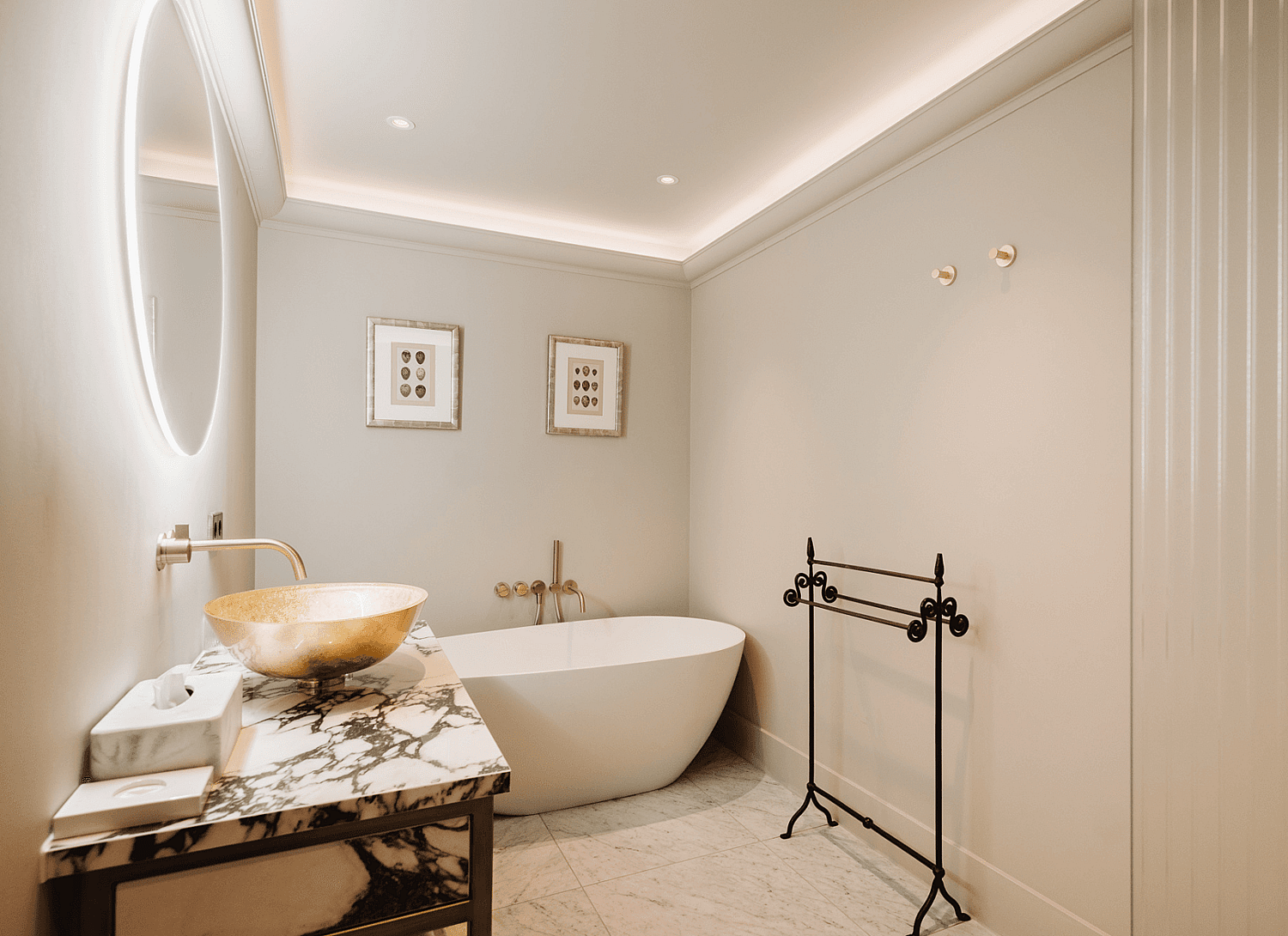 Hotel 717 badkamer.png
