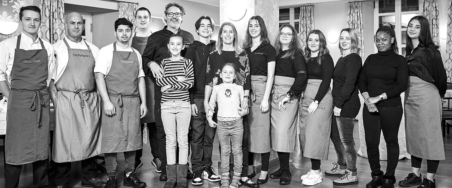 Hotel Die Muhlenhelle team 1920 x 800 pixels.jpg