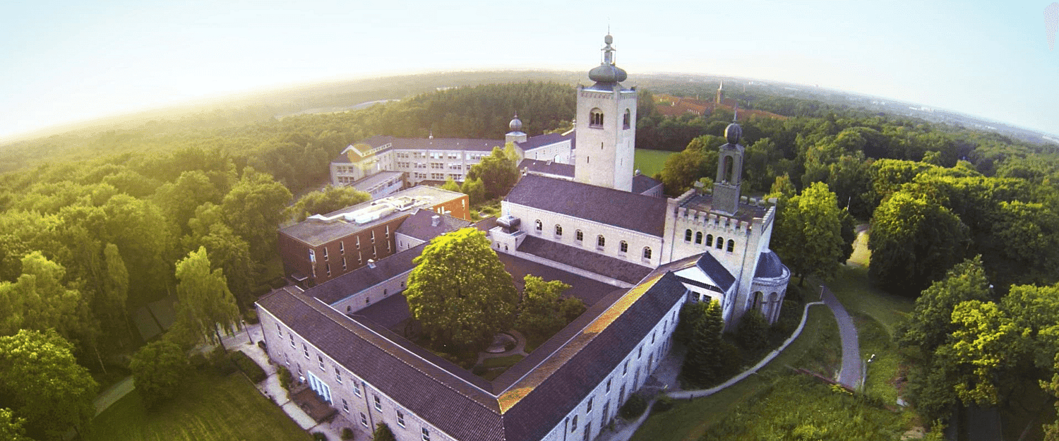 Leerhotel het Klooster buiten.png