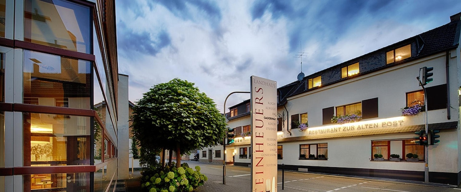 Steinheuers Hotel Restaurant buitenaanzicht - 1920 x 800.jpg