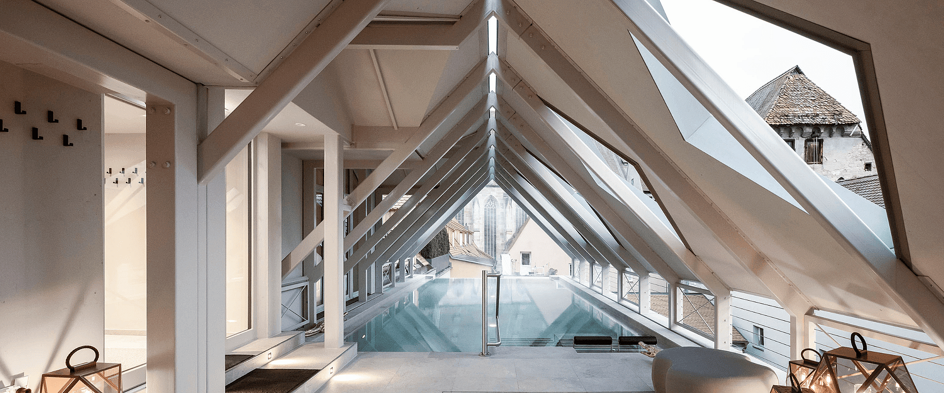 1_[Goldene_Rose]_Crops_Website[1].png