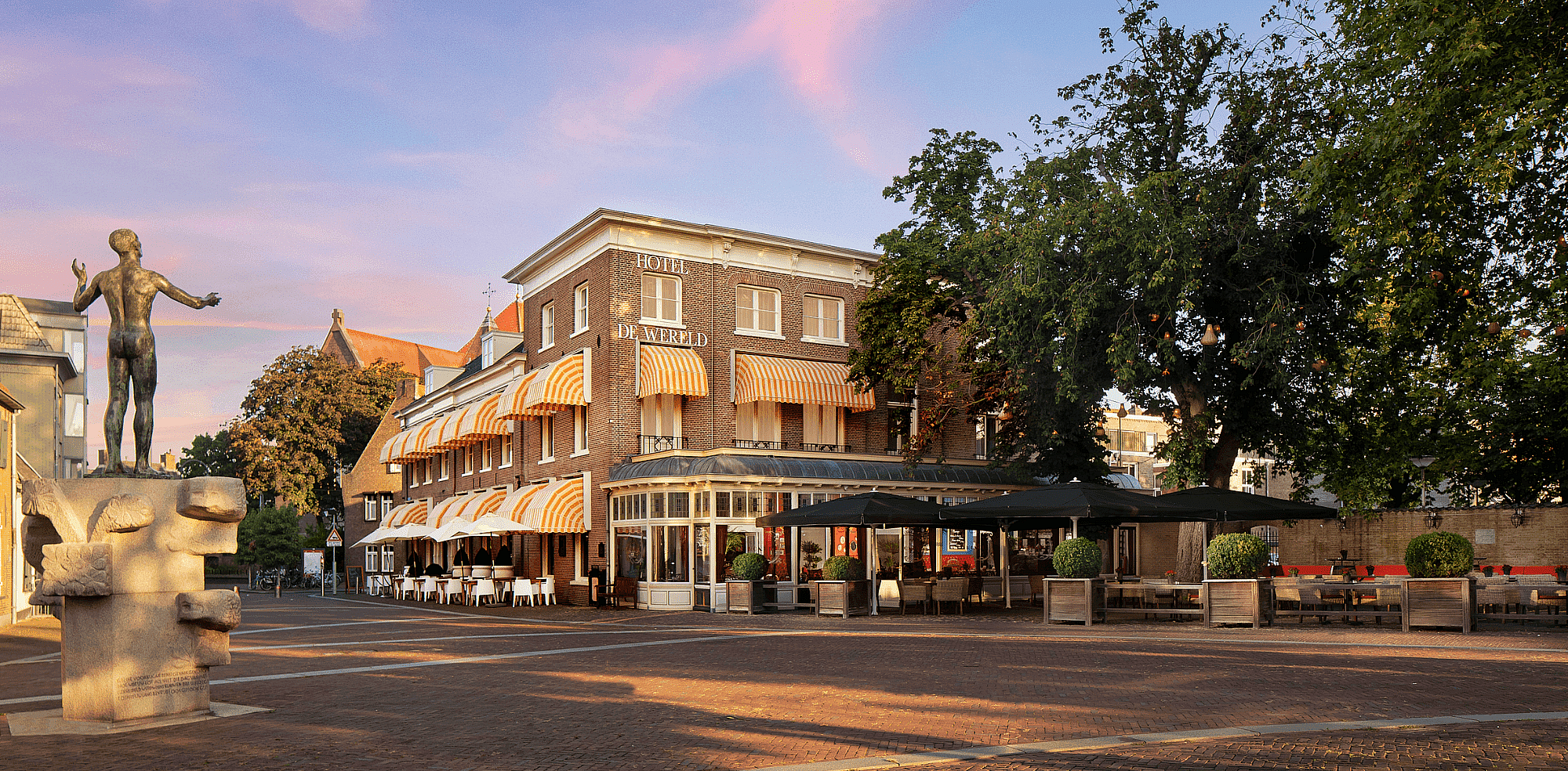 1 Hotel de Wereld _ Crops Header Website.png