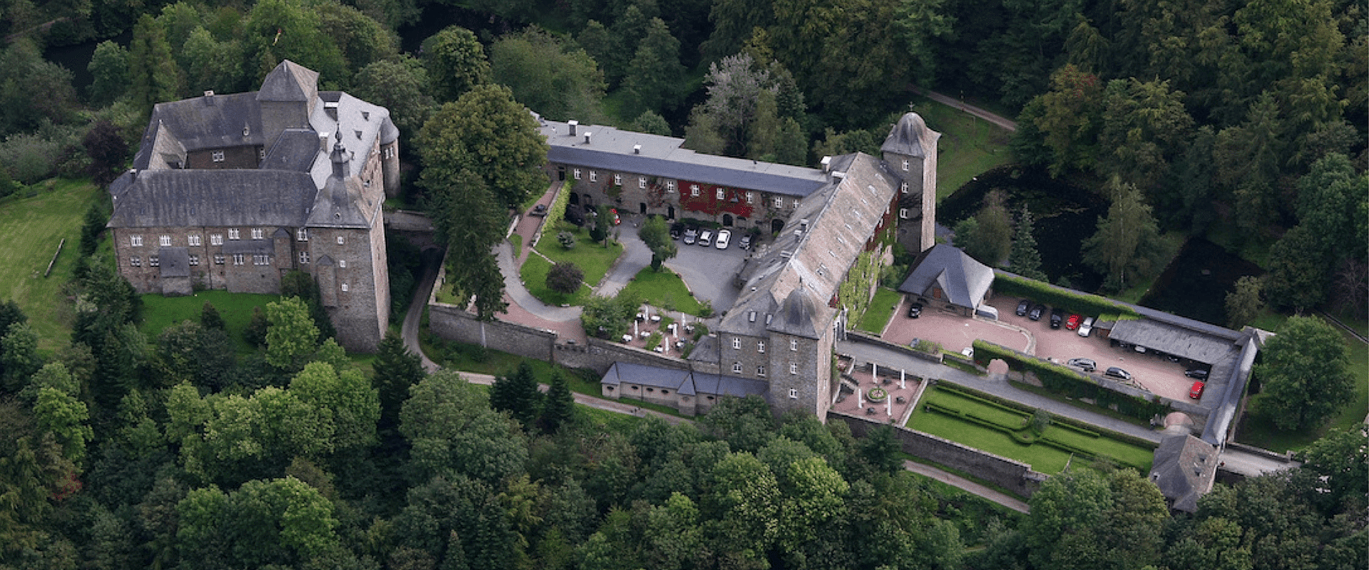 Burghotel Schnellenberg buiten .png