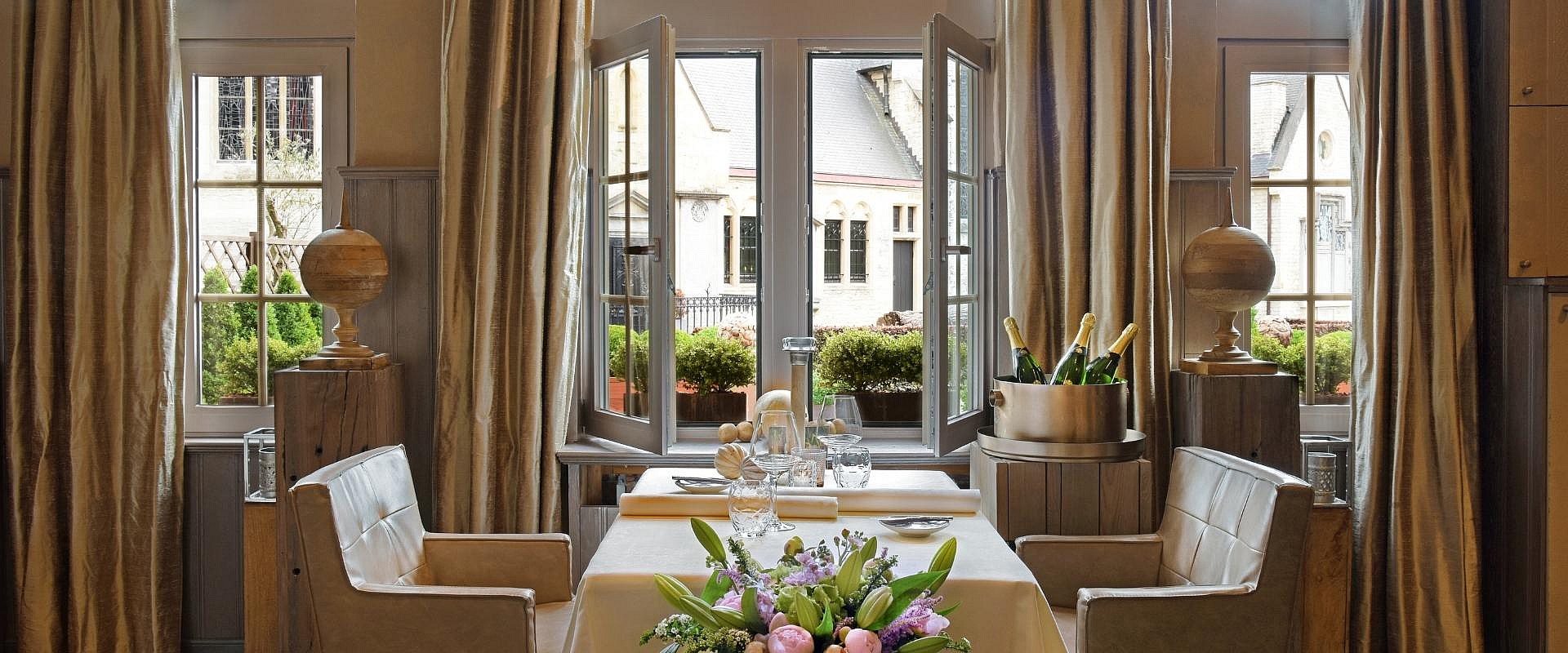 Hofke van Bazel Restaurant 1920 x 800 pixels.jpg