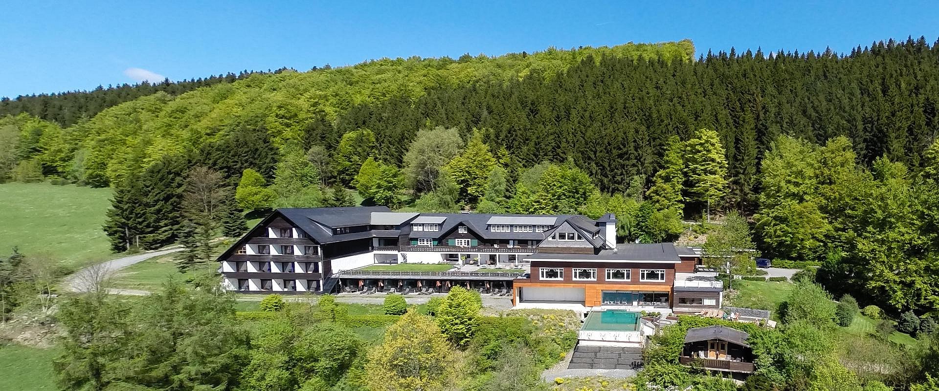 Hotel Ohlenbach buitenaanzicht 1920 x 800 pixels.jpg