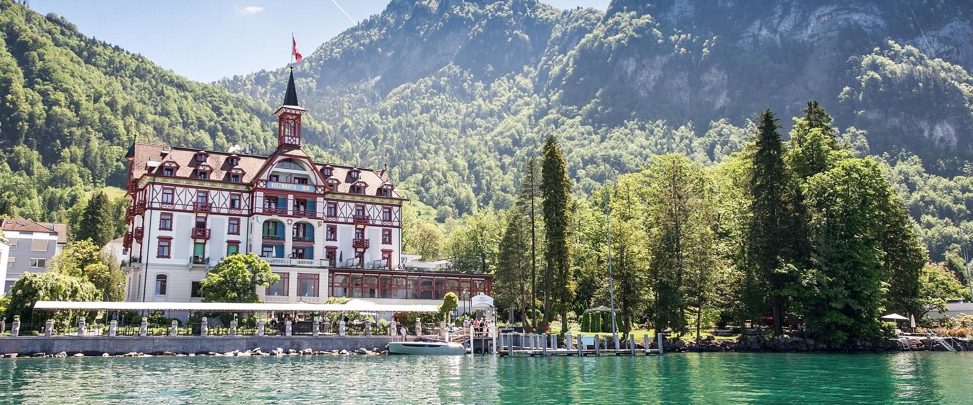 Hotel Vitznauerhof Buitenaanzicht 1920 x 800 pixels.jpg