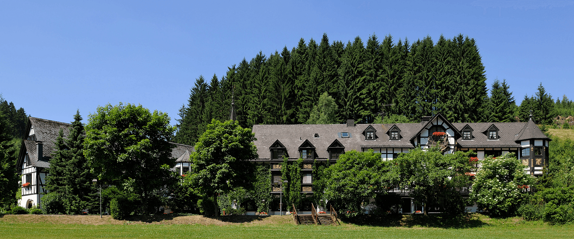 Jagdhof Glashutte buiten.png